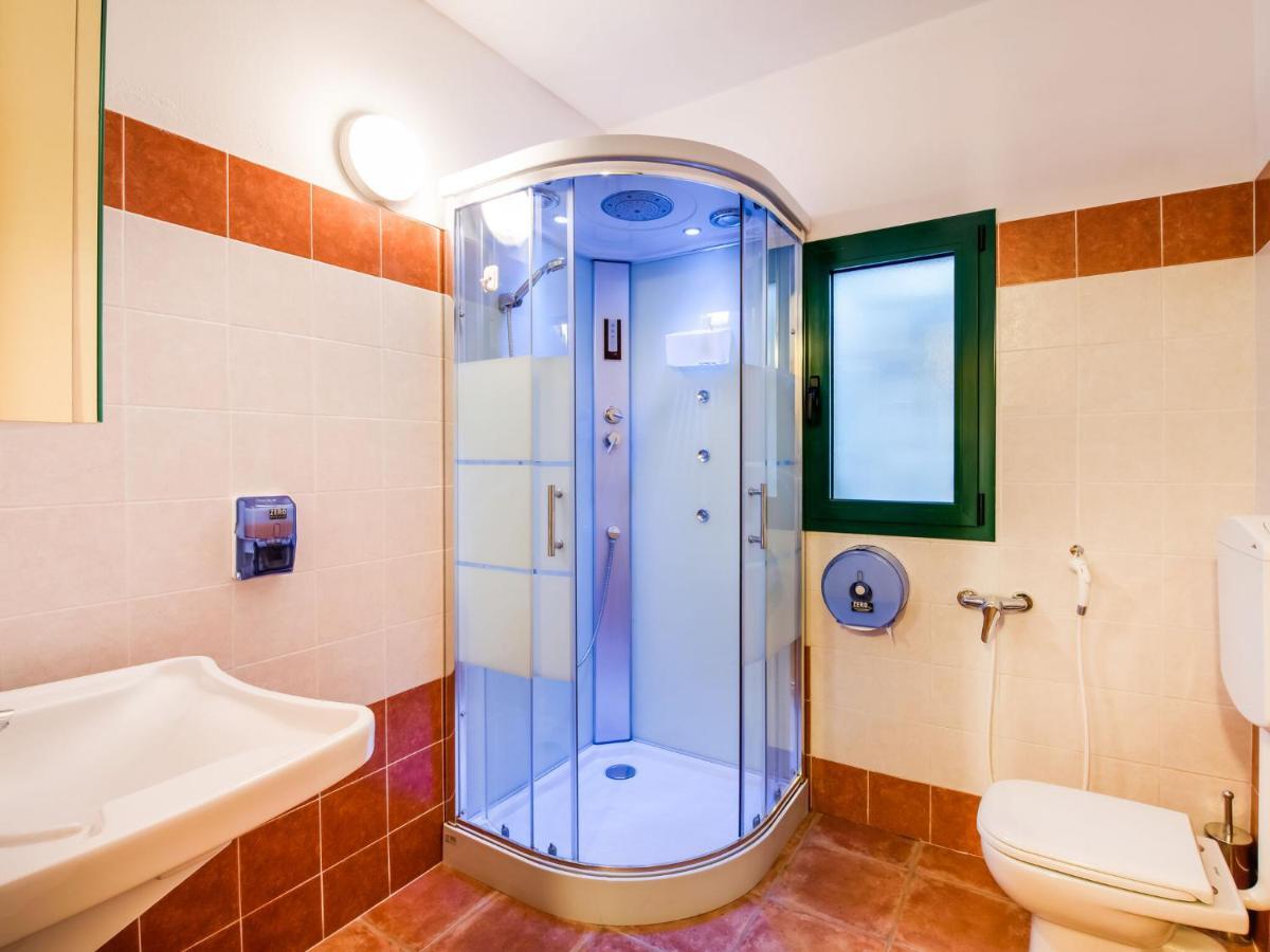 Vila Beautiful Chalet With Swimming Pool In Lombardy Marone Exteriér fotografie