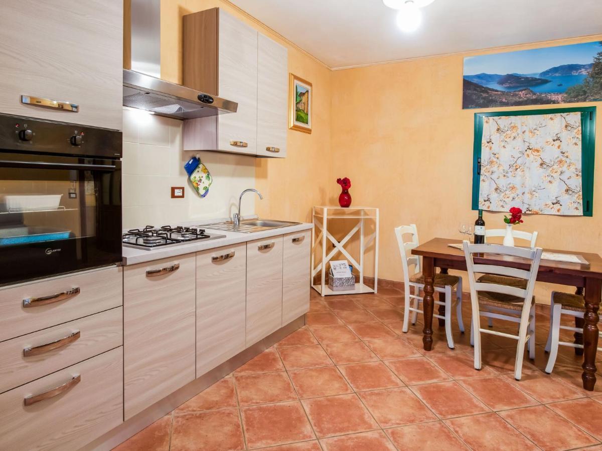 Vila Beautiful Chalet With Swimming Pool In Lombardy Marone Exteriér fotografie