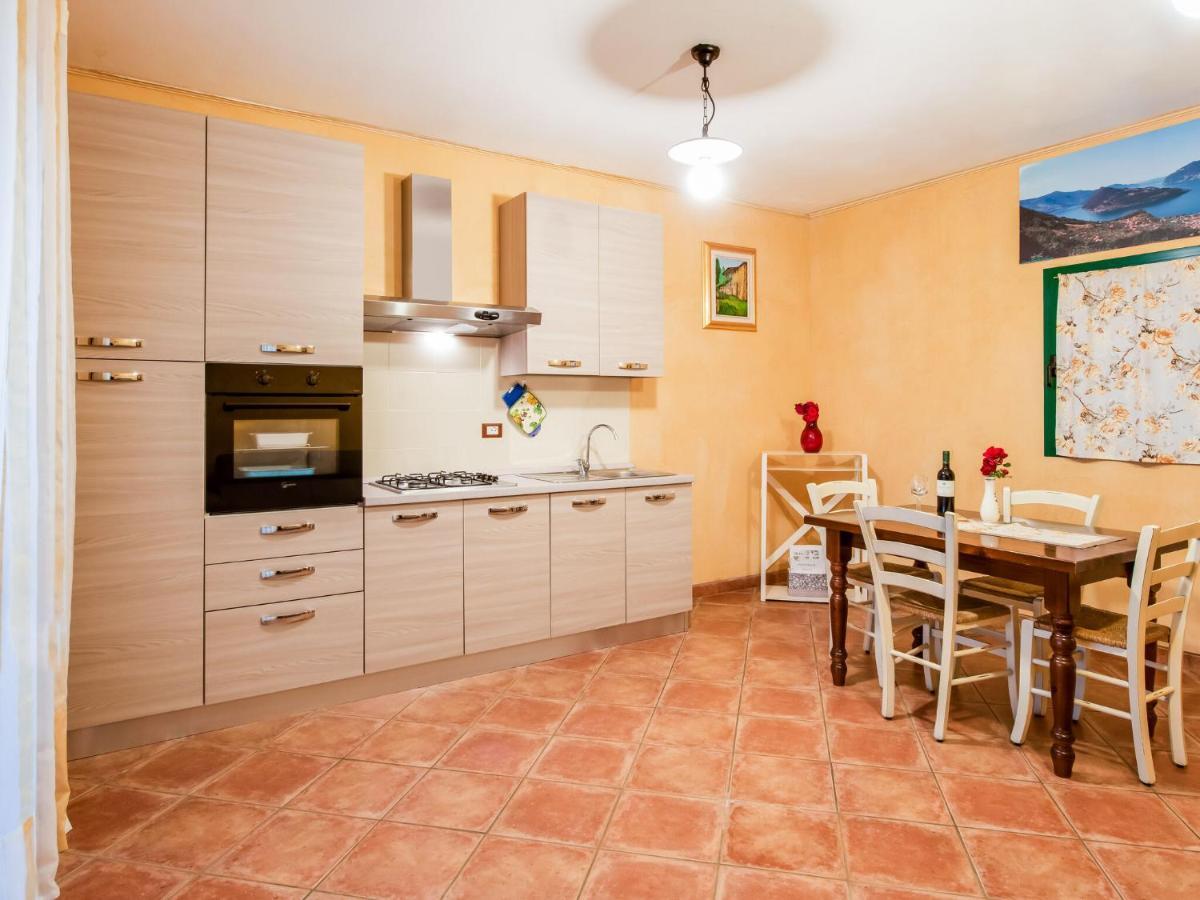 Vila Beautiful Chalet With Swimming Pool In Lombardy Marone Exteriér fotografie